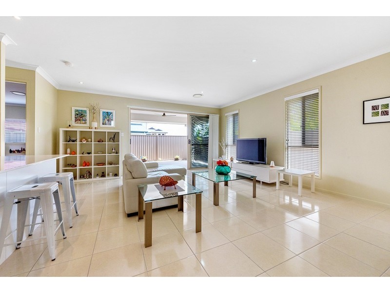 20 Elizabeth Crescent, Varsity Lakes QLD 4227