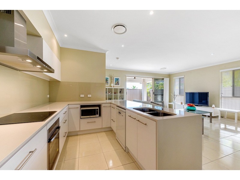 20 Elizabeth Crescent, Varsity Lakes QLD 4227