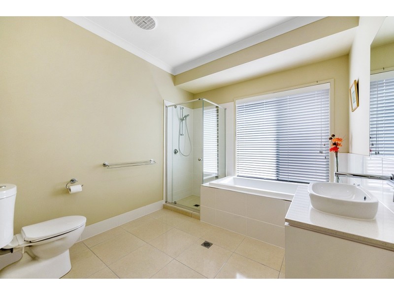 20 Elizabeth Crescent, Varsity Lakes QLD 4227