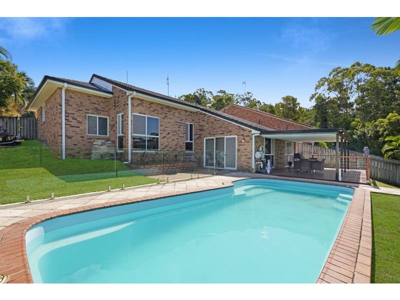 5 Flint Court, Pacific Pines QLD 4211