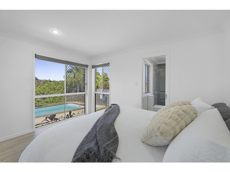 5 Flint Court, Pacific Pines QLD 4211