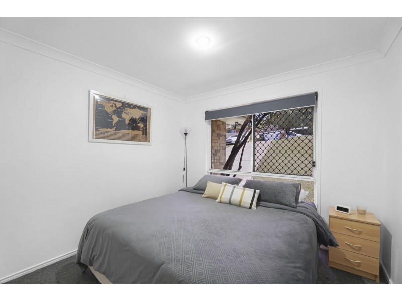 5 Flint Court, Pacific Pines QLD 4211