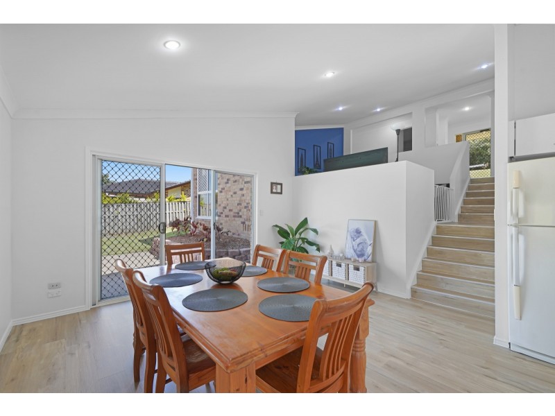 5 Flint Court, Pacific Pines QLD 4211