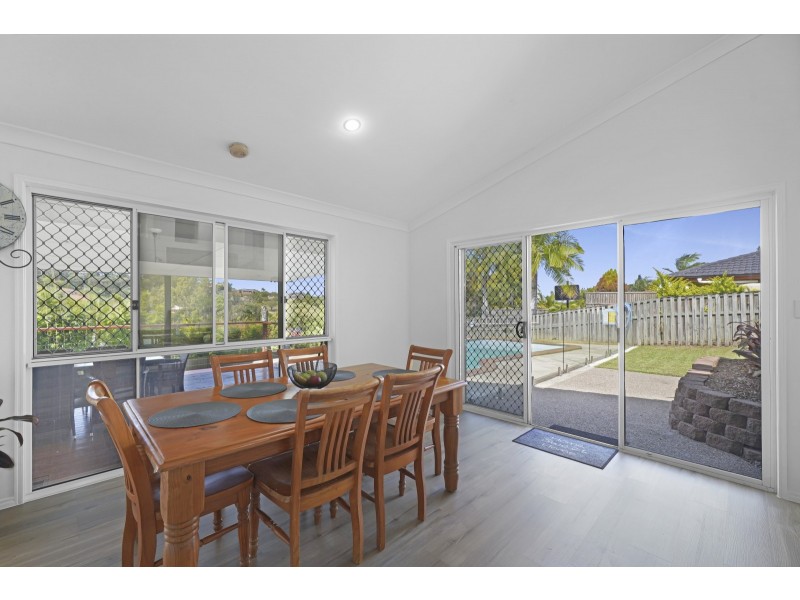 5 Flint Court, Pacific Pines QLD 4211