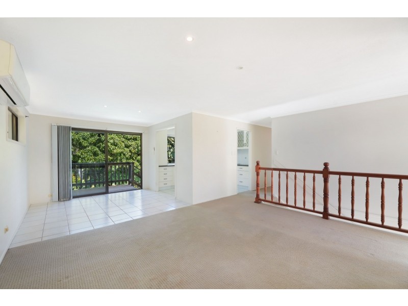 11 Murrumba Drive, Ashmore QLD 4214