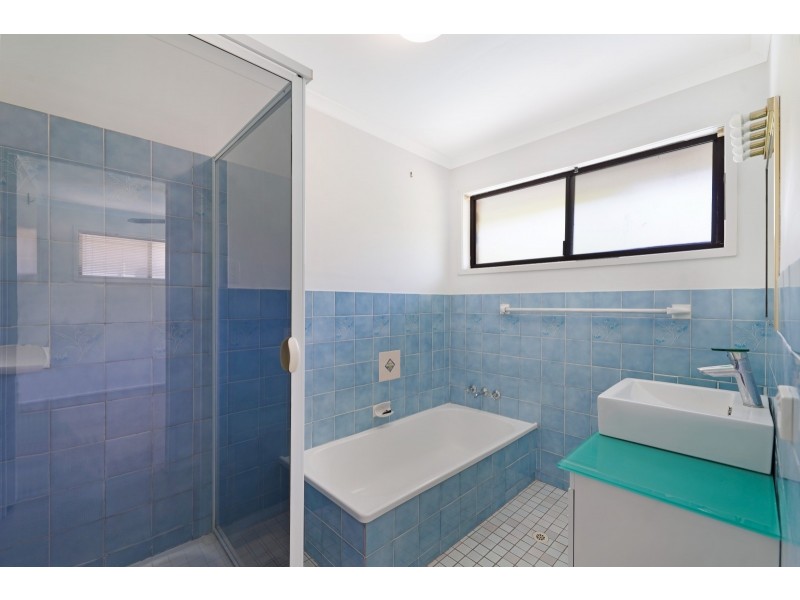11 Murrumba Drive, Ashmore QLD 4214