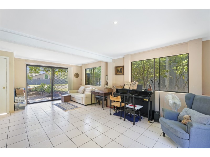 11 Murrumba Drive, Ashmore QLD 4214