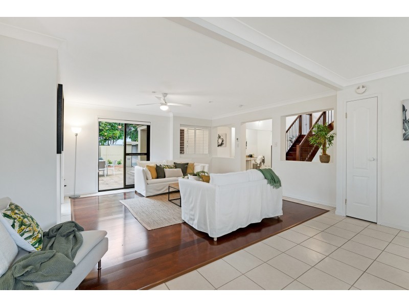2/2 Pheasant Court, Miami QLD 4220