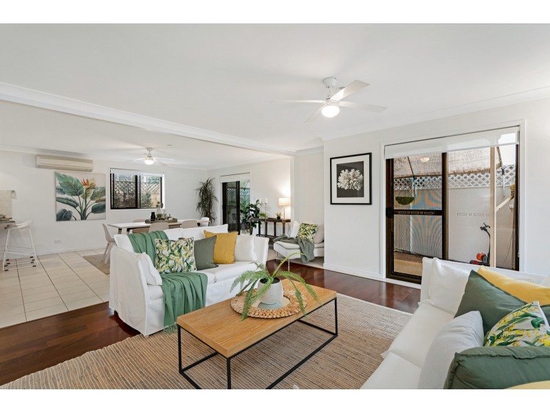 2/2 Pheasant Court, Miami QLD 4220