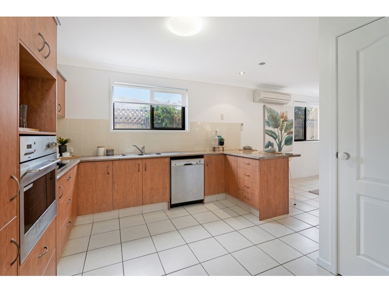2/2 Pheasant Court, Miami QLD 4220