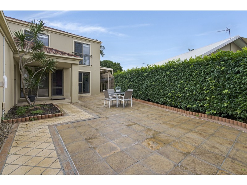 2/2 Pheasant Court, Miami QLD 4220