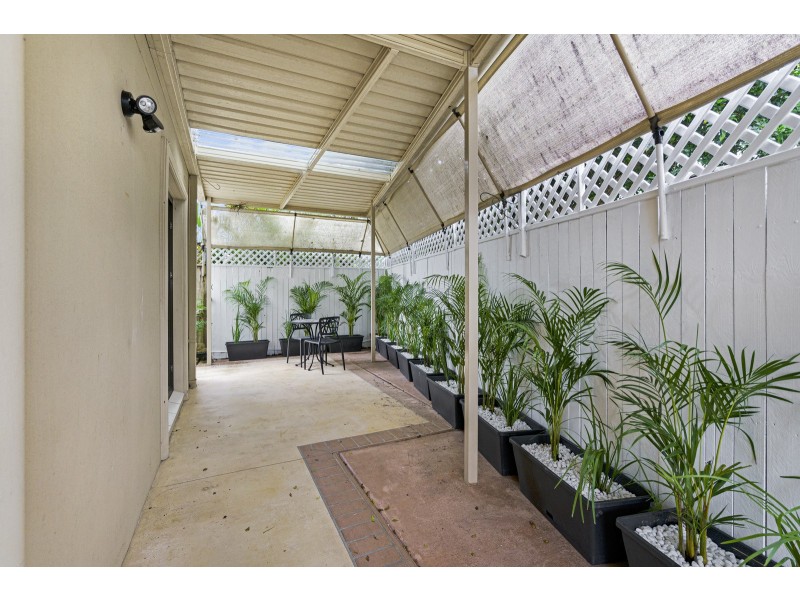 2/2 Pheasant Court, Miami QLD 4220