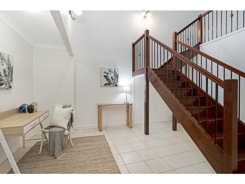 2/2 Pheasant Court, Miami QLD 4220