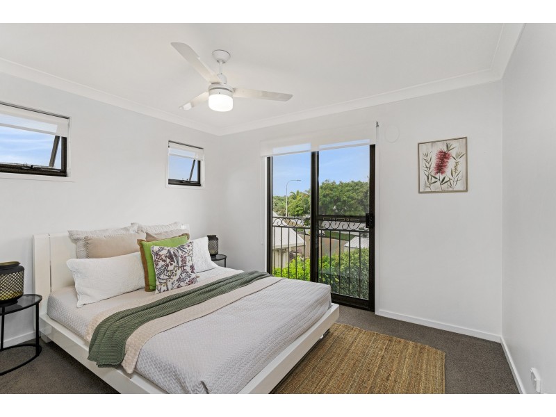 2/2 Pheasant Court, Miami QLD 4220