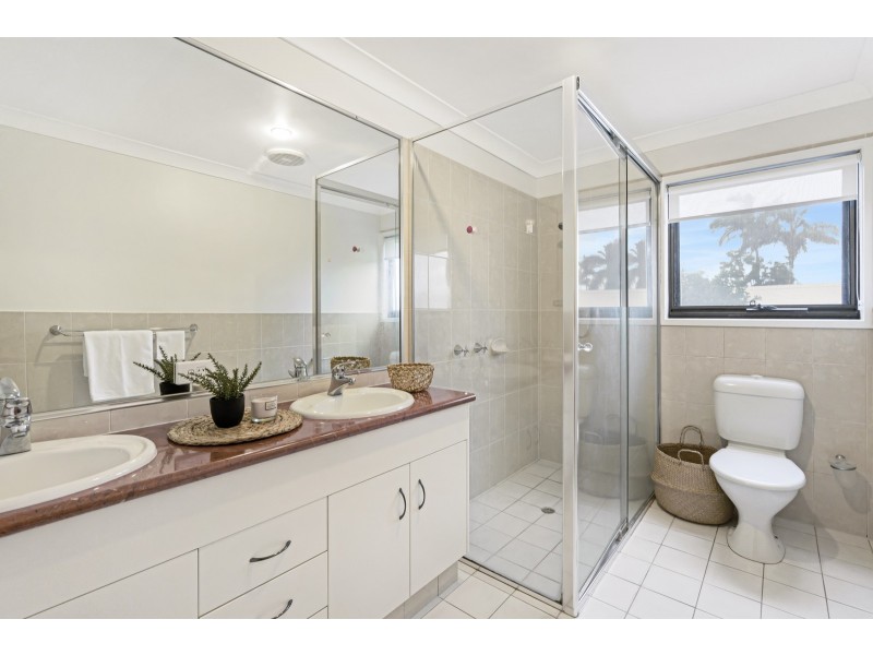 2/2 Pheasant Court, Miami QLD 4220