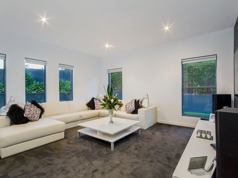 2 Lowell Street, Reedy Creek QLD 4227