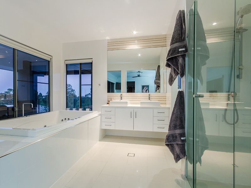 2 Lowell Street, Reedy Creek QLD 4227