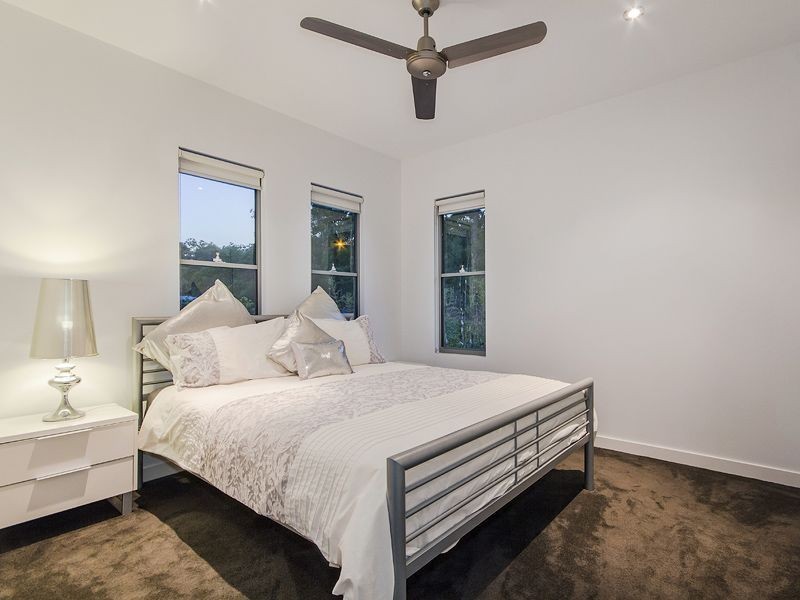 2 Lowell Street, Reedy Creek QLD 4227