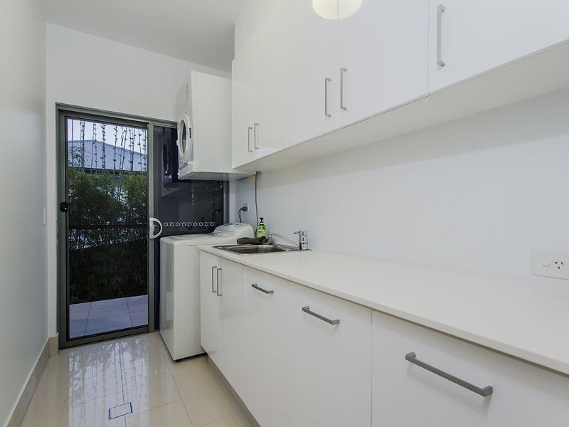 2 Lowell Street, Reedy Creek QLD 4227