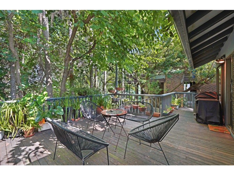 4 The Crescent, Ashmore QLD 4214