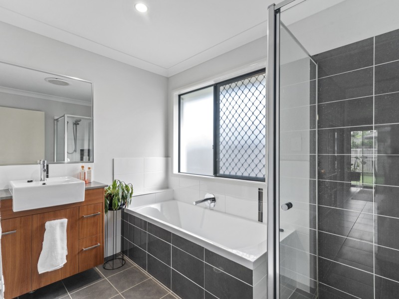 16 Angahook Crescent, Upper Coomera QLD 4209