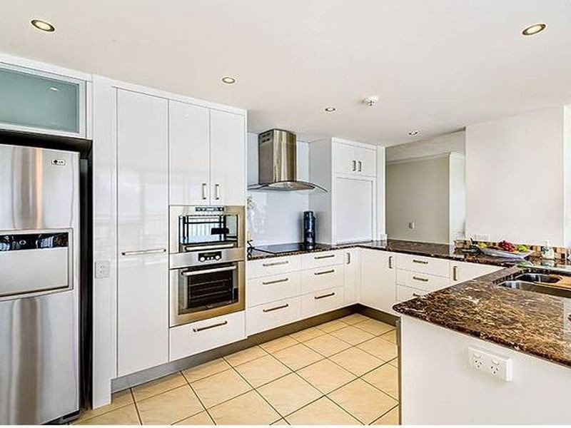 49/114 Marine Parade, Southport QLD 4215