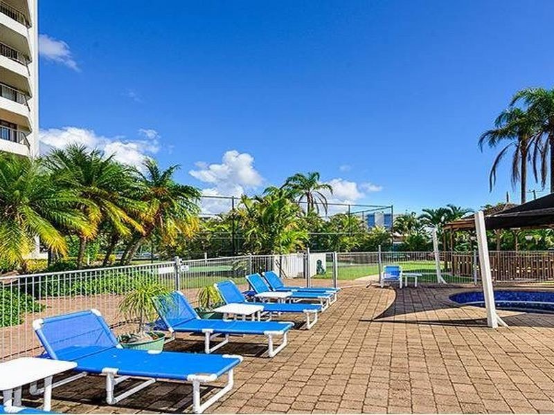 49/114 Marine Parade, Southport QLD 4215
