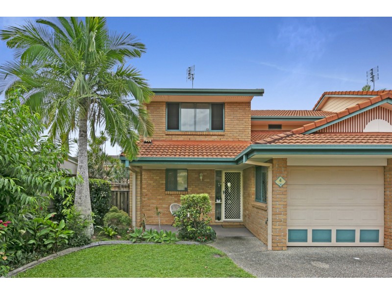 4/15 Gordon Street, Labrador QLD 4215