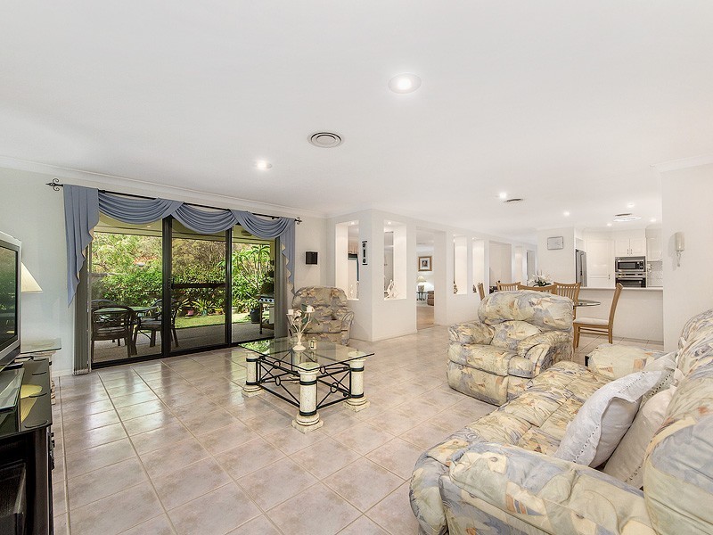 10 Robinia Court, Robina QLD 4226