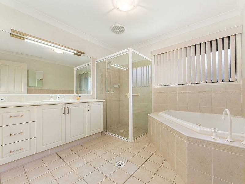 10 Robinia Court, Robina QLD 4226
