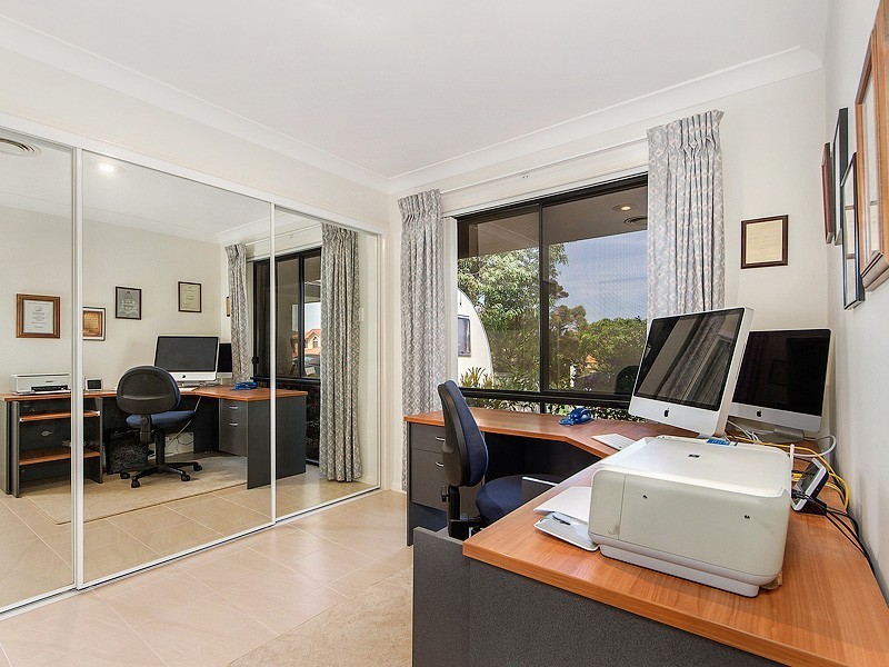 10 Robinia Court, Robina QLD 4226