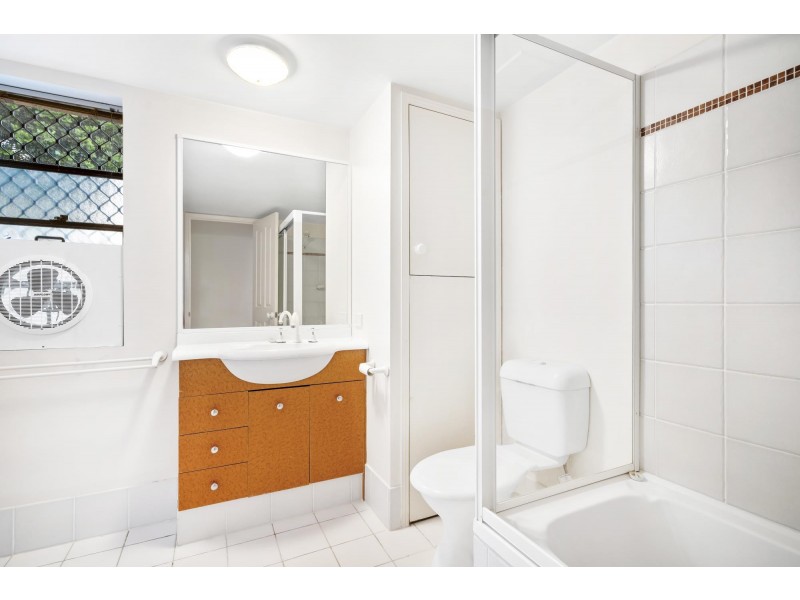 2/25-27 Commerce Drive, Robina QLD 4226