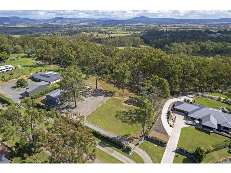 32 Summerhill Place, Woodhill QLD 4285