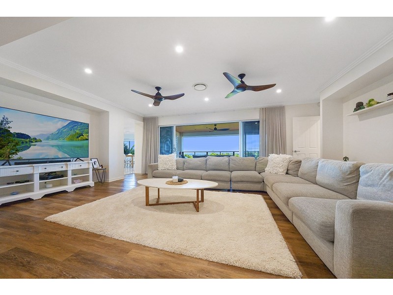 25 Southern Skies Avenue, Reedy Creek QLD 4227
