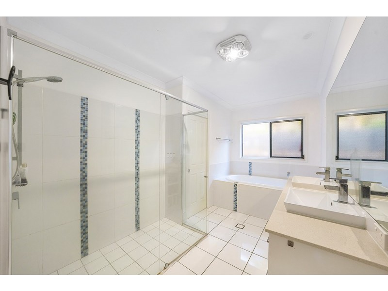 25 Southern Skies Avenue, Reedy Creek QLD 4227