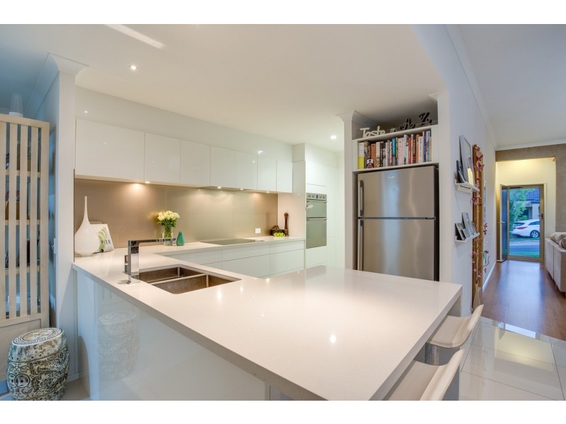 7 Magenta Drive, Varsity Lakes QLD 4227