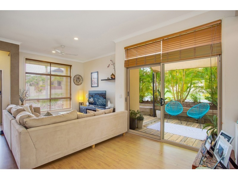 7 Magenta Drive, Varsity Lakes QLD 4227