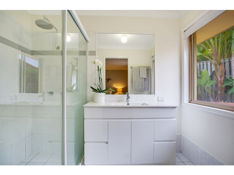 7 Magenta Drive, Varsity Lakes QLD 4227