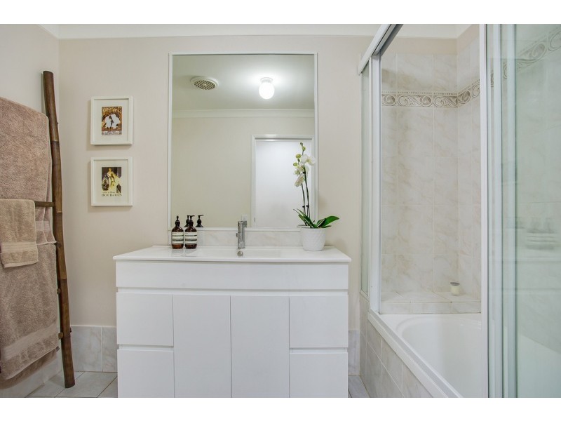 7 Magenta Drive, Varsity Lakes QLD 4227