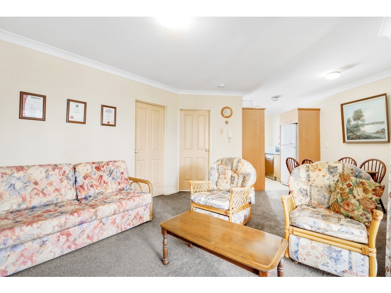 11/10-12 Darrambal Street, Chevron Island QLD 4217