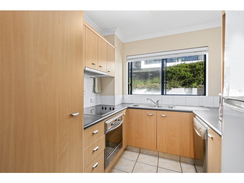11/10-12 Darrambal Street, Chevron Island QLD 4217