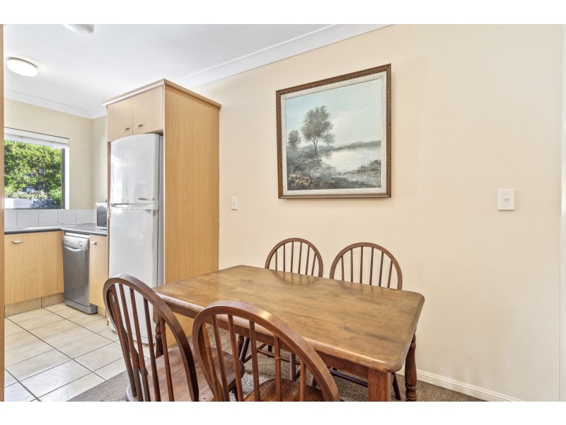 11/10-12 Darrambal Street, Chevron Island QLD 4217
