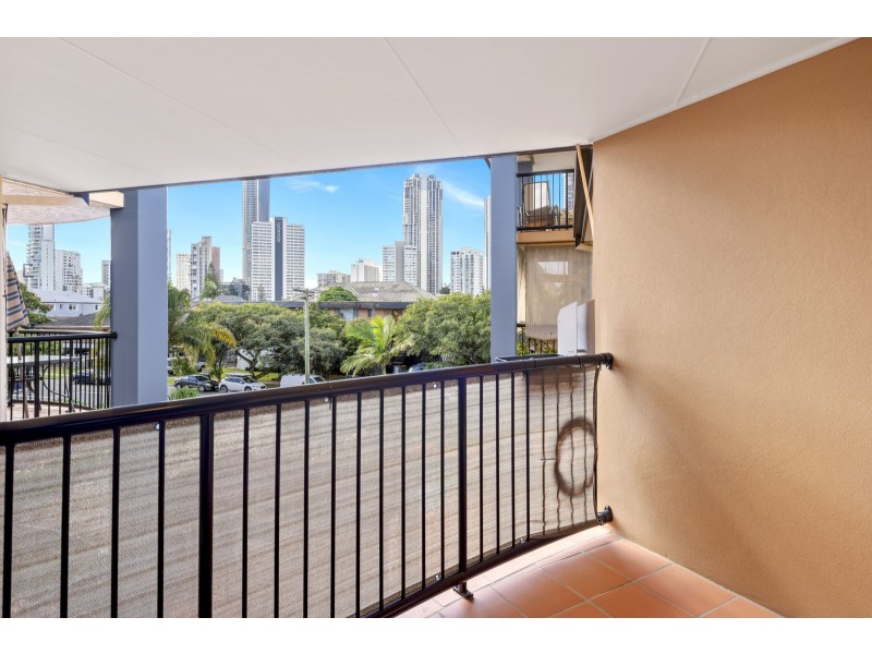 11/10-12 Darrambal Street, Chevron Island QLD 4217