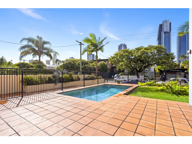 11/10-12 Darrambal Street, Chevron Island QLD 4217