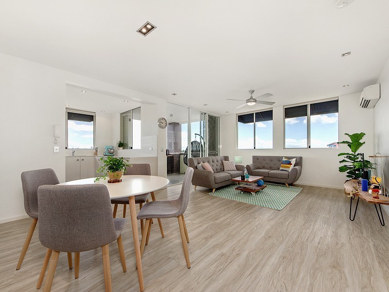 3027 The Boulevard, Carrara QLD 4211