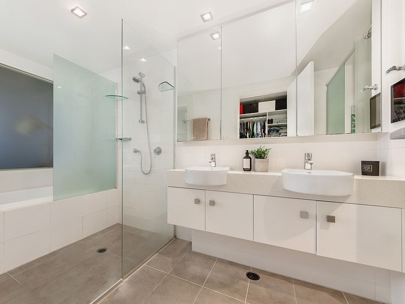 3027 The Boulevard, Carrara QLD 4211