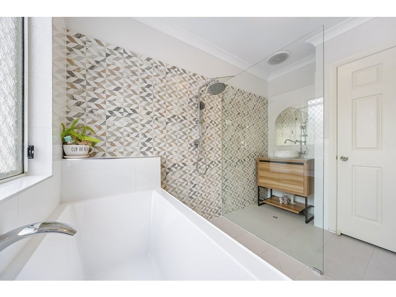 28 Massachusetts Court, Varsity Lakes QLD 4227