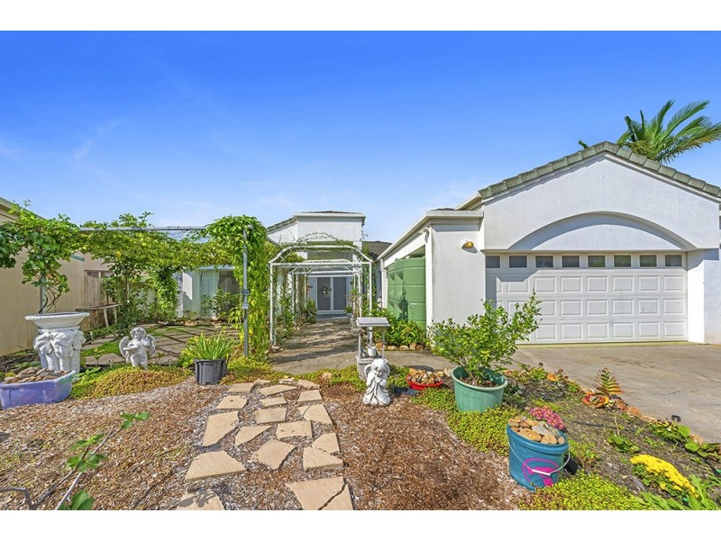 28 Massachusetts Court, Varsity Lakes QLD 4227