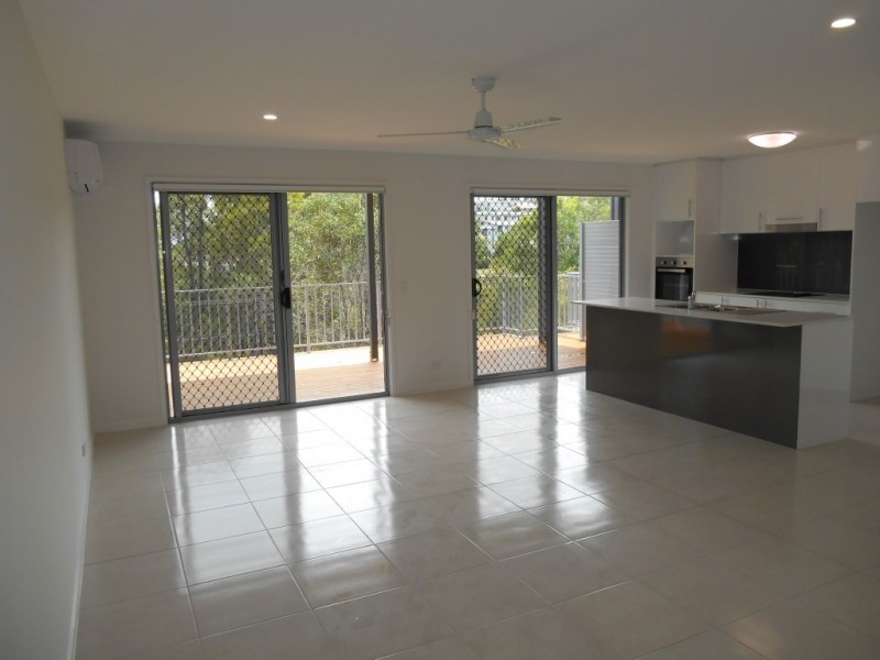 Unit 1/37 Witheren Circuit, Pacific Pines QLD 4211