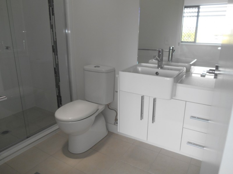 Unit 1/37 Witheren Circuit, Pacific Pines QLD 4211